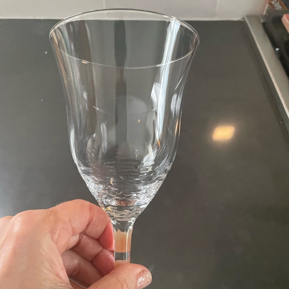 Set of FOUR Tall and Elegant Clear Wine Glass